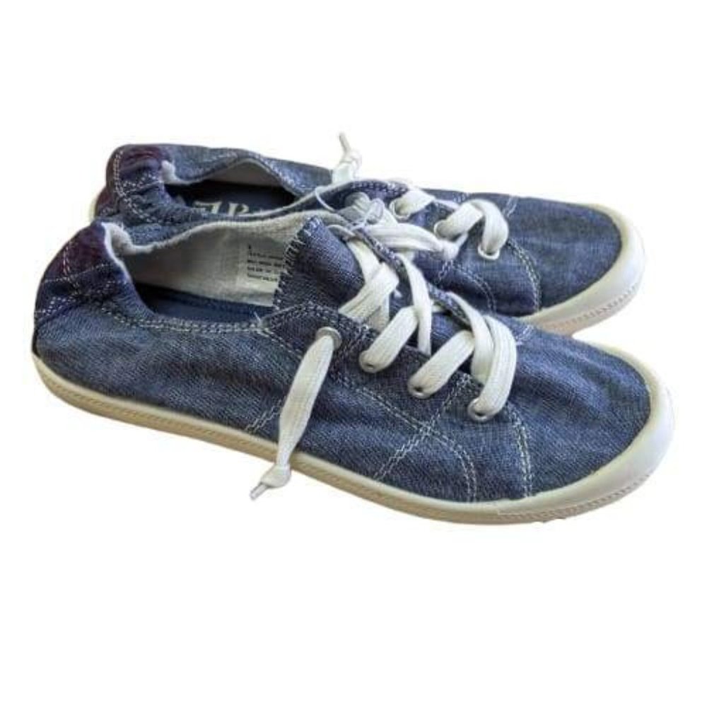 Lennie Lace up Canvas Flexible Bottom Sneakers